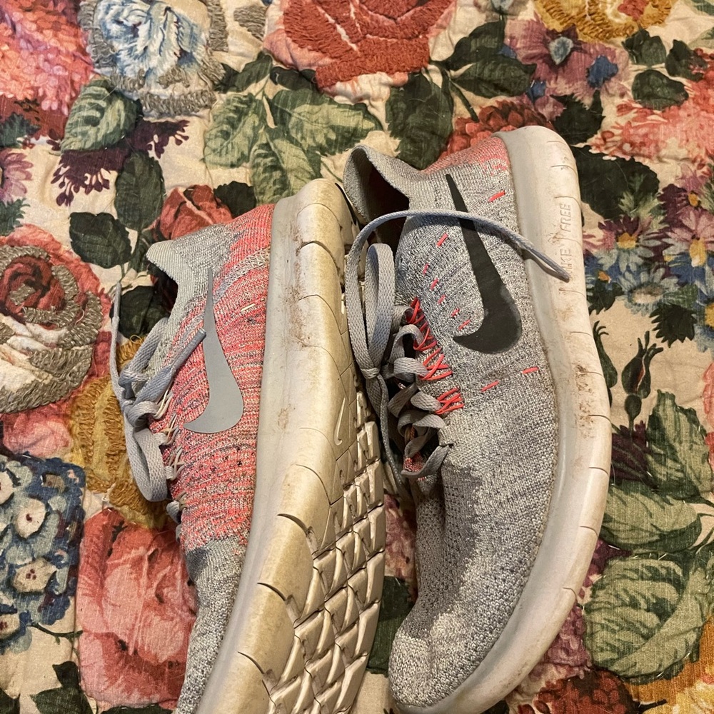 Nikes - Picture 4 of 4